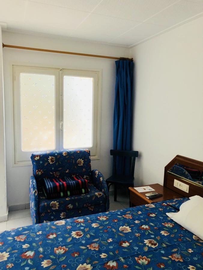 Hostal Univers Calella Exterior foto