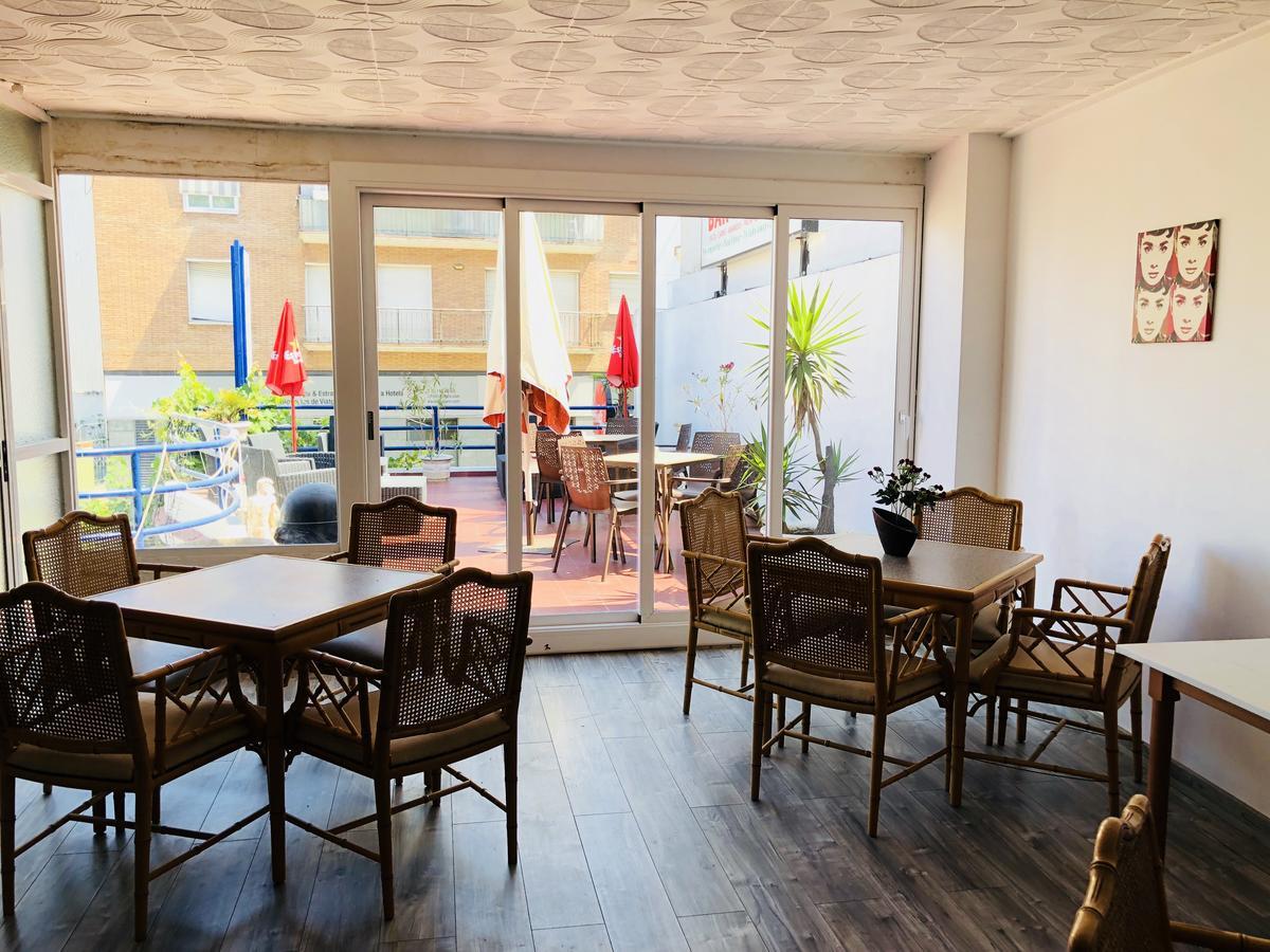 Hostal Univers Calella Exterior foto