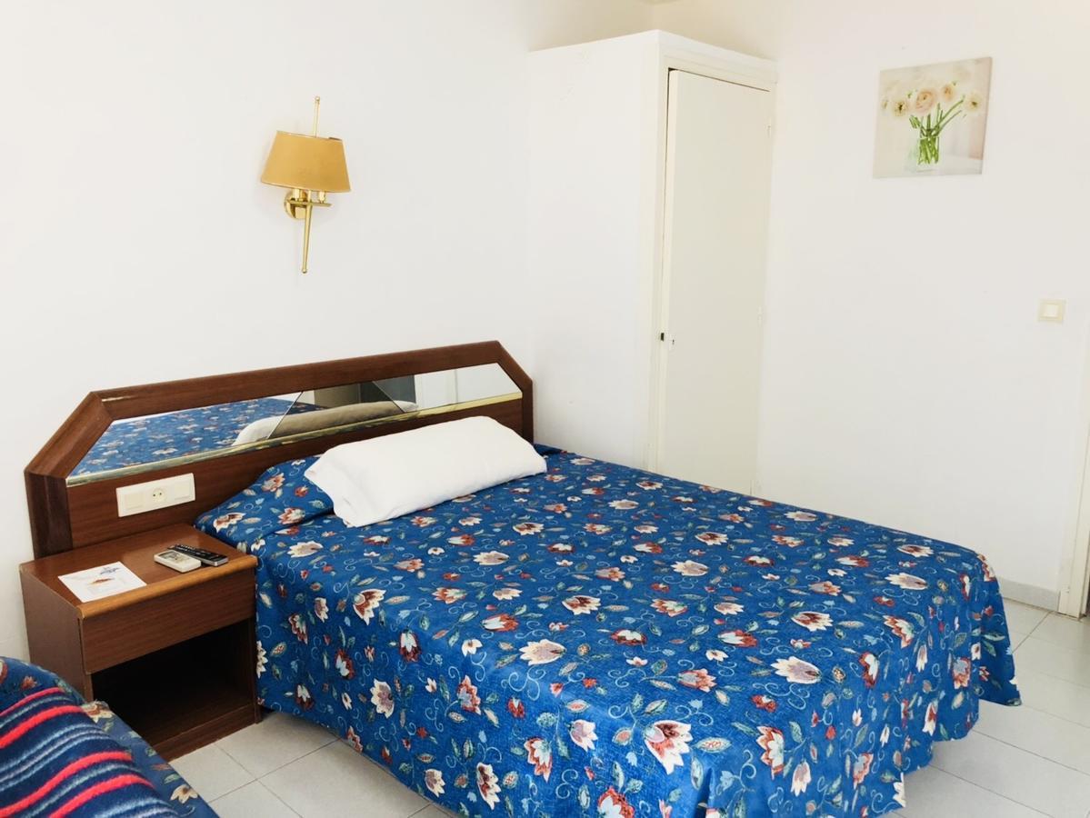 Hostal Univers Calella Exterior foto