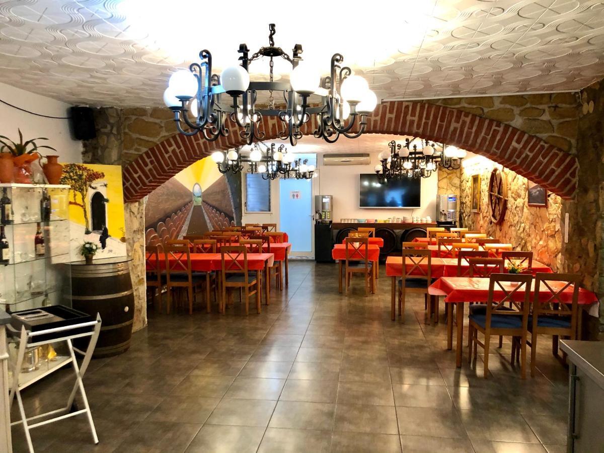 Hostal Univers Calella Exterior foto